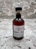 Walnuss Sirup in der Glasflasche mit Schraubverschluss.