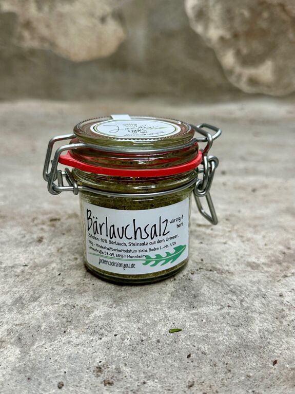 Bärlauchsalz im Bügelglas.