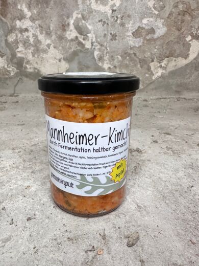 Mannheimer Kimchi mit Apfel im Glas mit Schraubverschluss und schwarzem Deckel, Produktfoto.